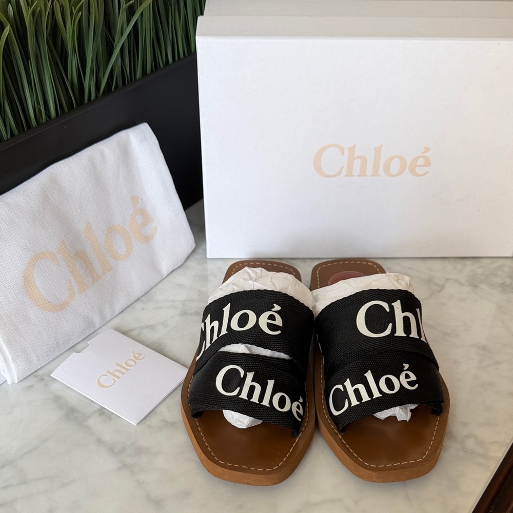 Chloe Black /white logo flat sandals